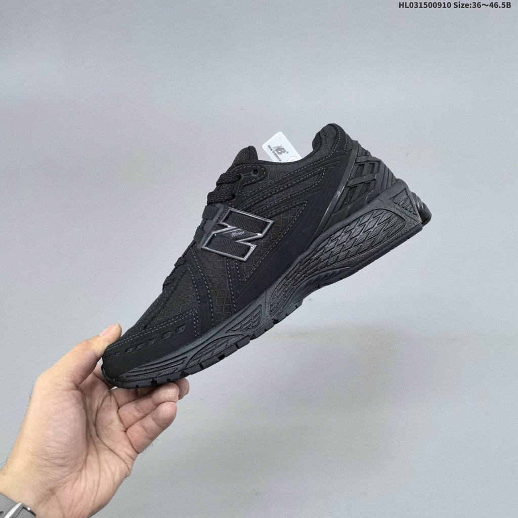 New Balance 1906R Sneakers in Black HL031500910 - product image from the listing.