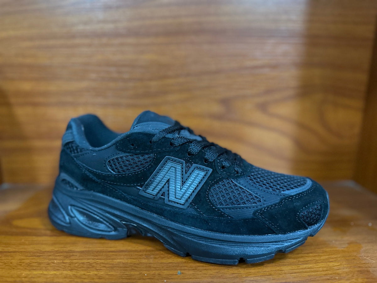 New Balance Black Mesh Trainers - product image from the listing.
